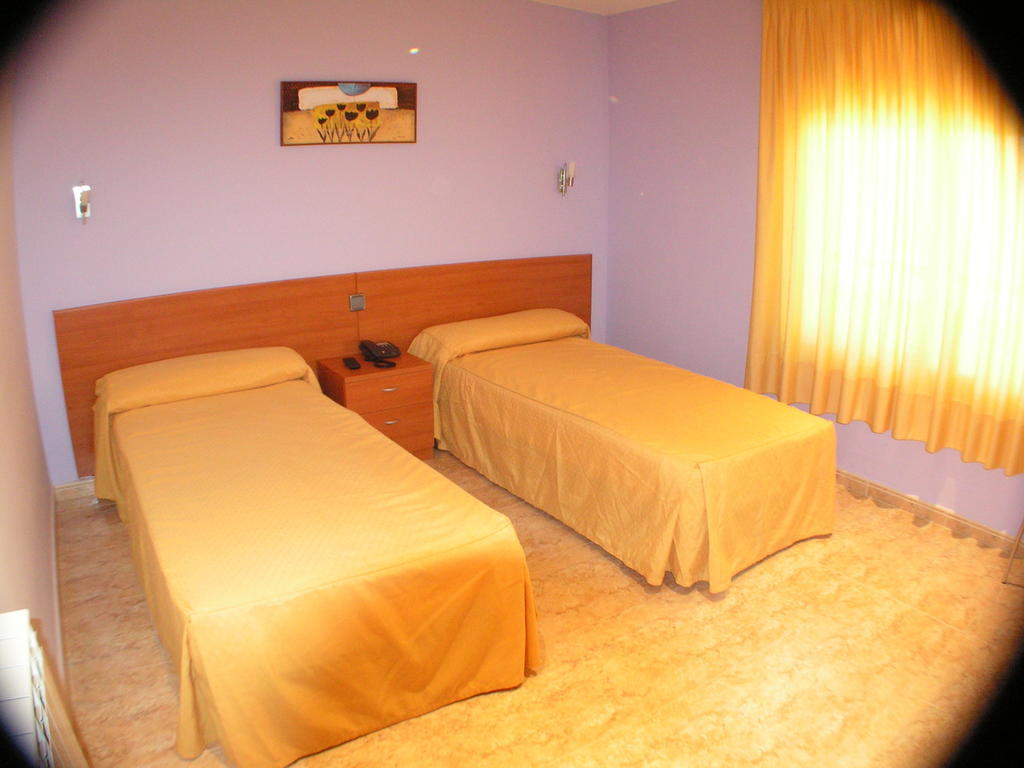 Hotel Zaytun Mequinenza Oda fotoğraf